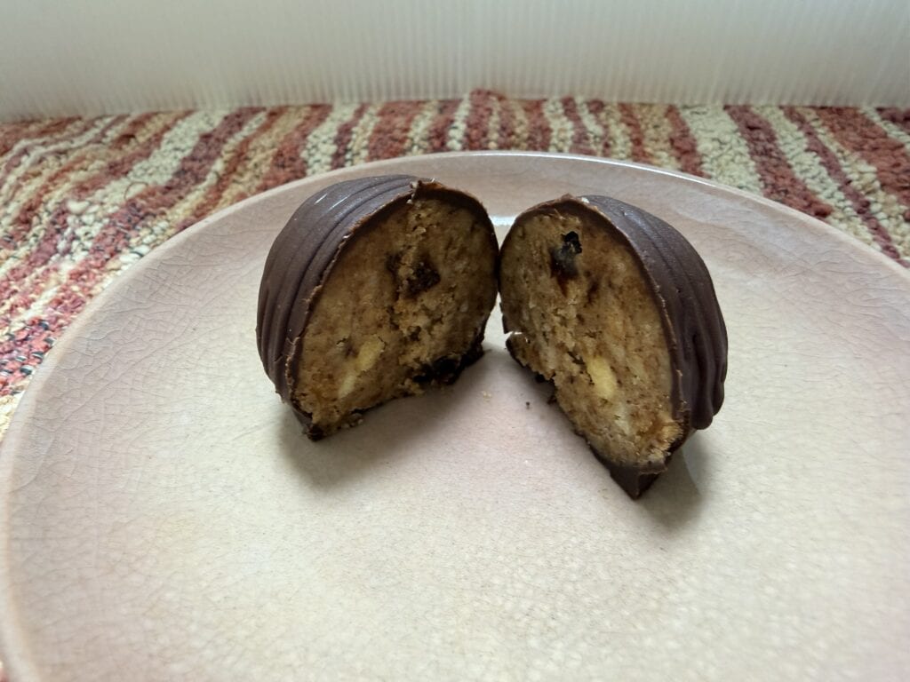 パリッとしたチョコとしっとりしたボディとふわりと香るラムと『チョコ丸』